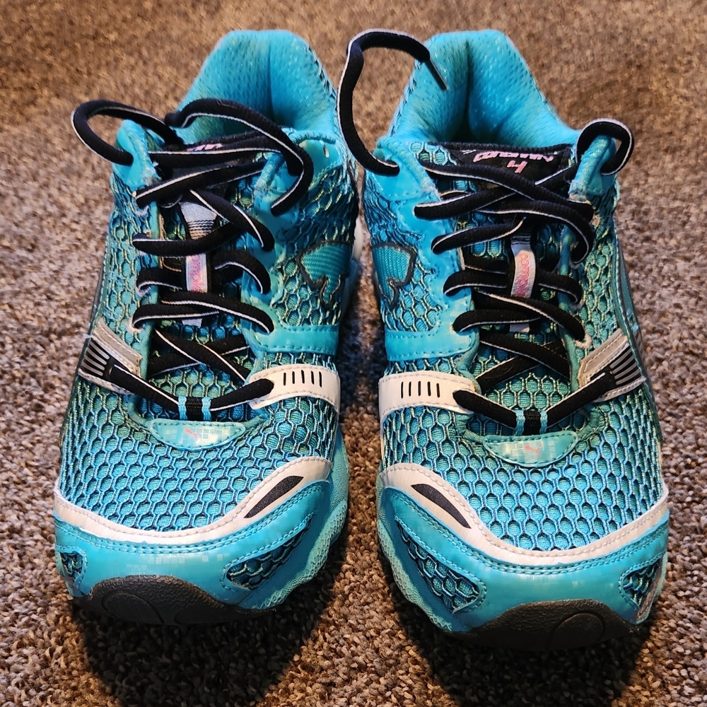 Ladies puma running shoe size 9